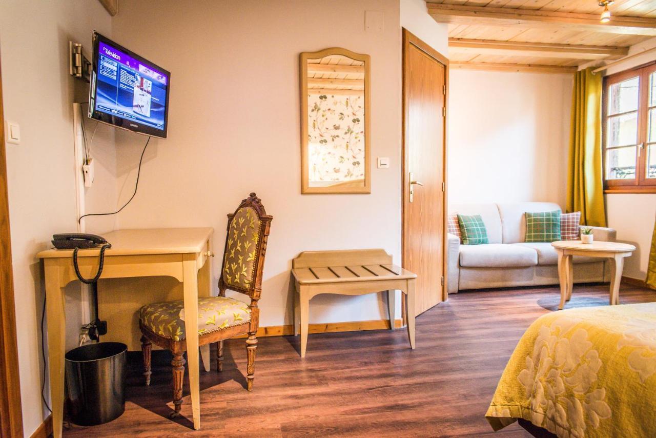 Hotel Au Lion Ribeauville  Bagian luar foto