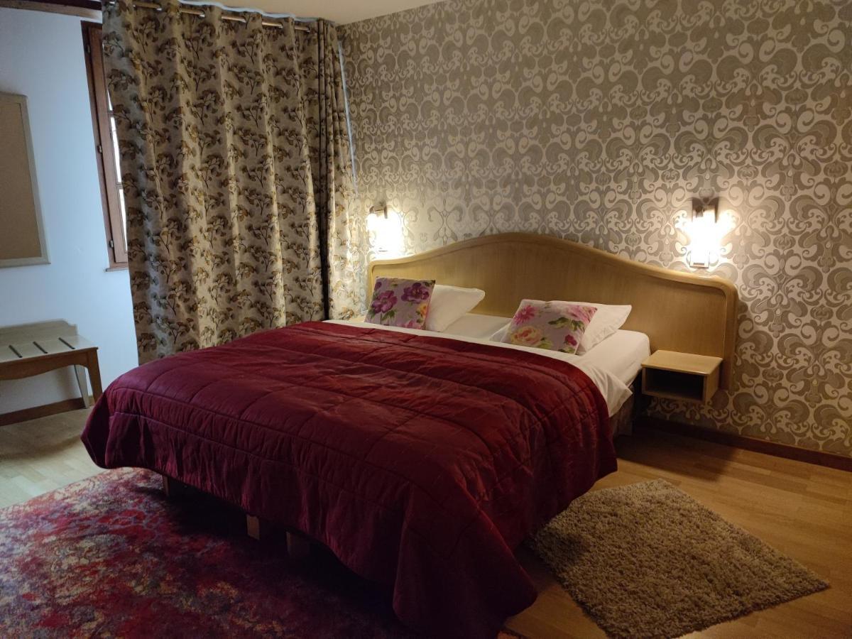 Hotel Au Lion Ribeauville  Bagian luar foto