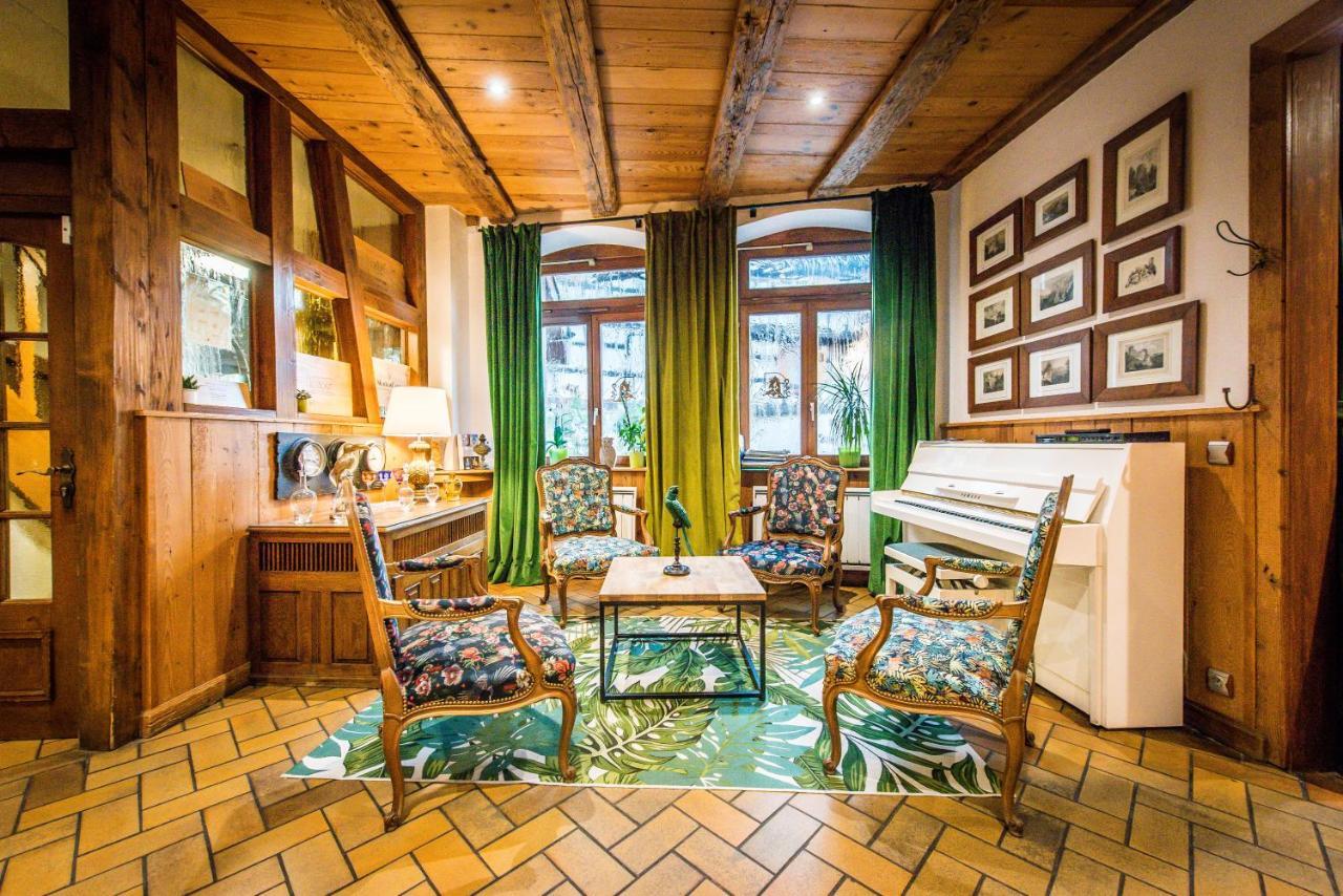 Hotel Au Lion Ribeauville  Bagian luar foto