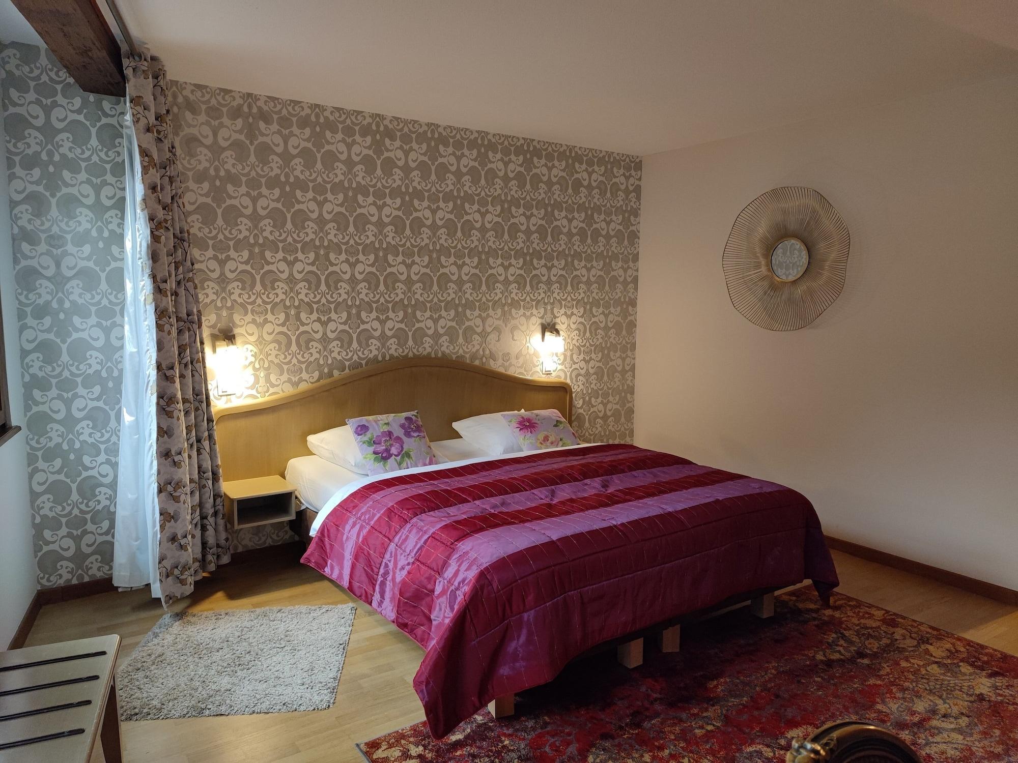 Hotel Au Lion Ribeauville  Bagian luar foto