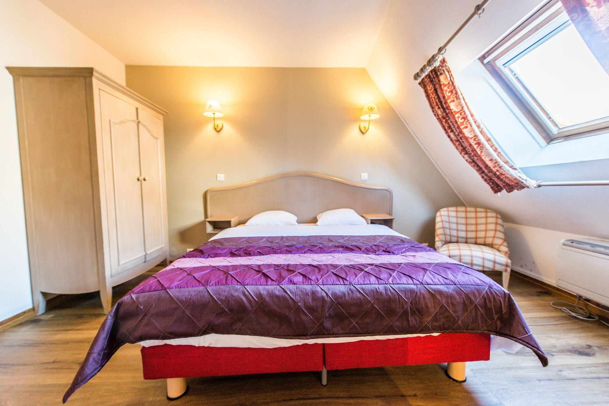 Hotel Au Lion Ribeauville  Bagian luar foto