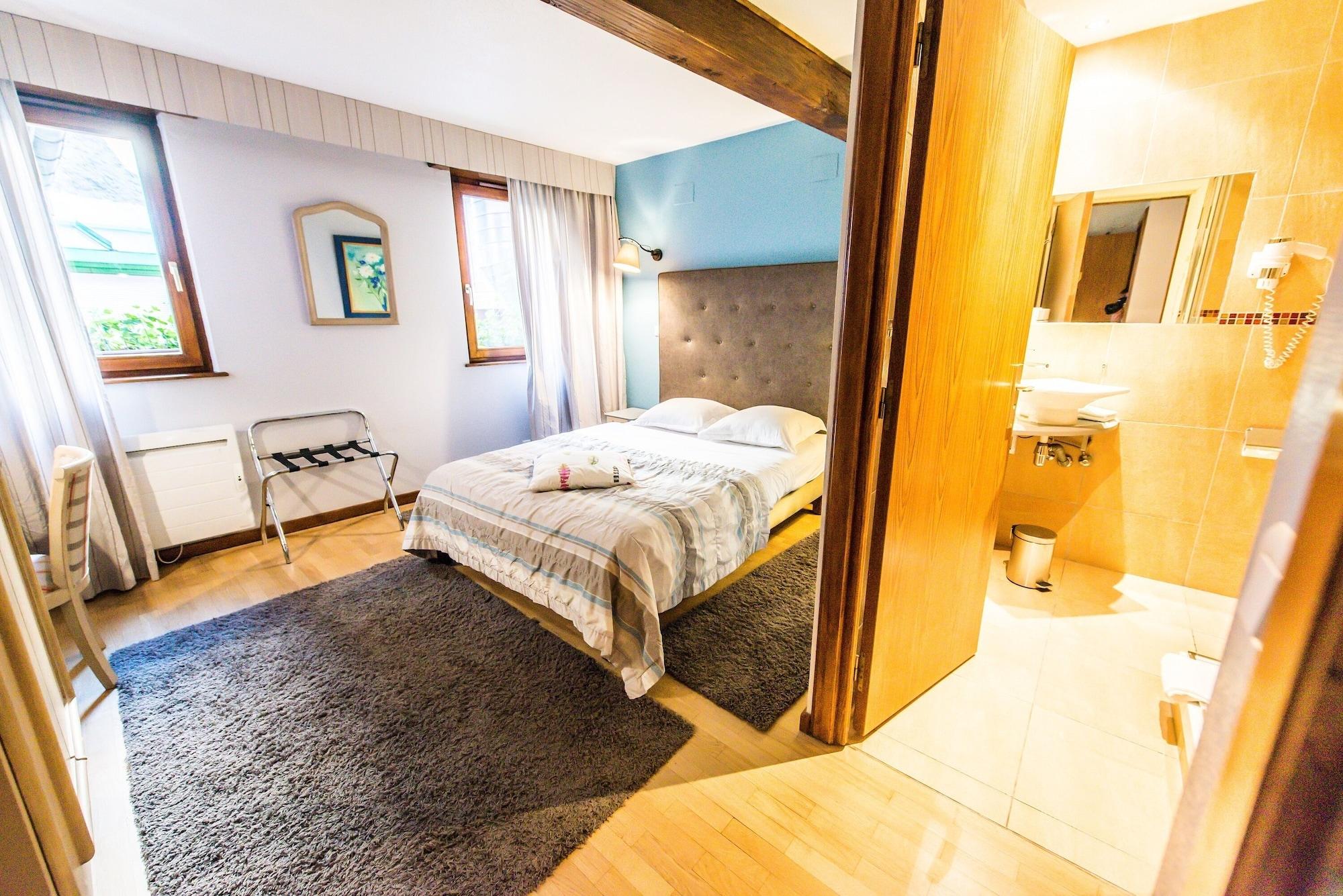 Hotel Au Lion Ribeauville  Bagian luar foto
