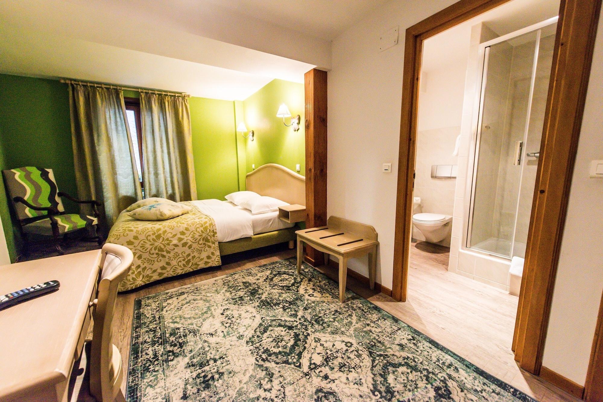 Hotel Au Lion Ribeauville  Bagian luar foto