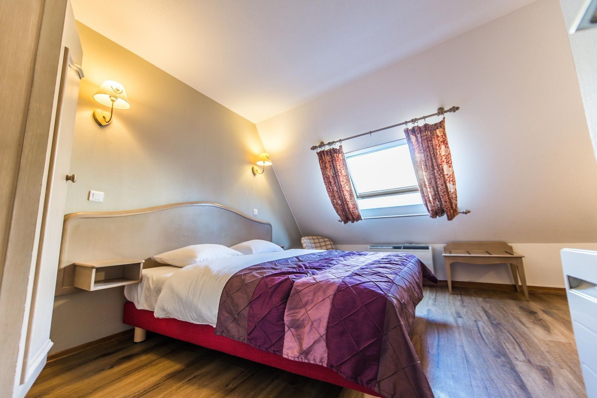 Hotel Au Lion Ribeauville  Bagian luar foto