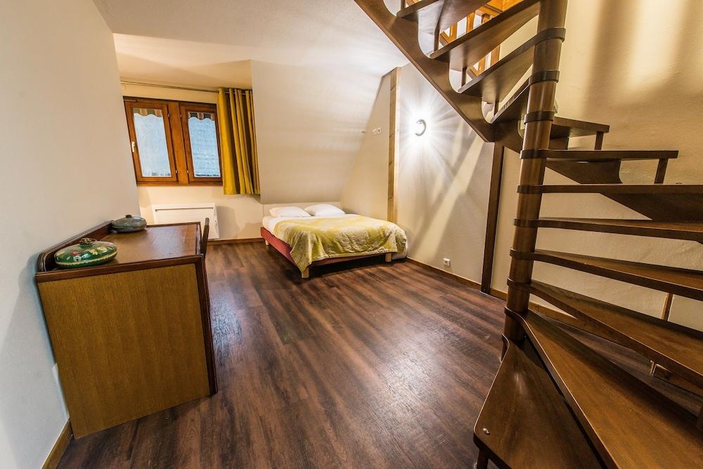 Hotel Au Lion Ribeauville  Bagian luar foto