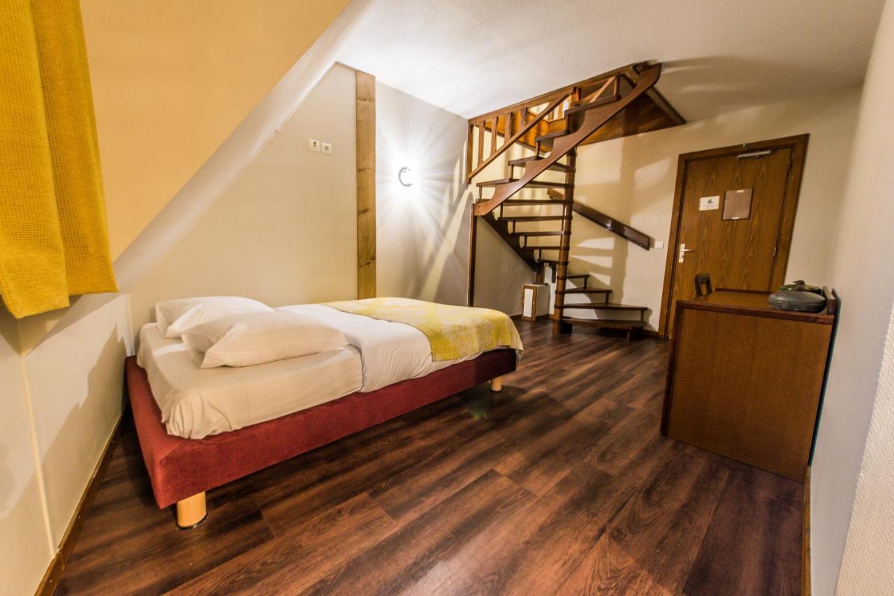 Hotel Au Lion Ribeauville  Bagian luar foto