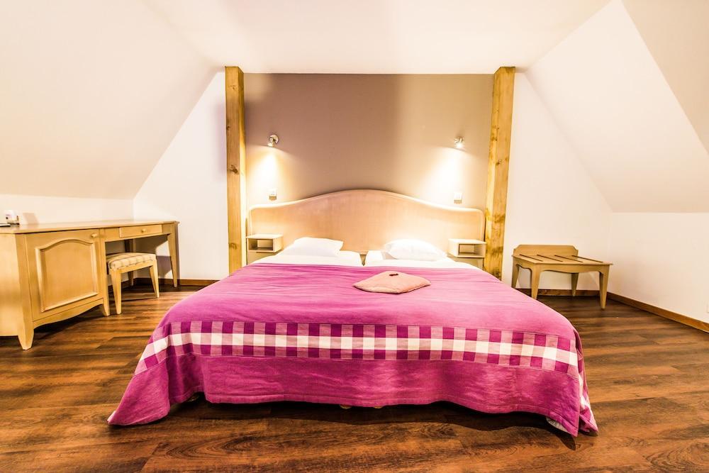 Hotel Au Lion Ribeauville  Bagian luar foto