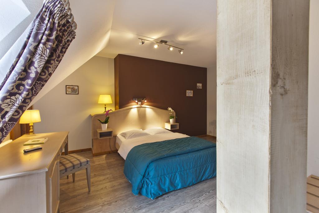 Hotel Au Lion Ribeauville  Bagian luar foto
